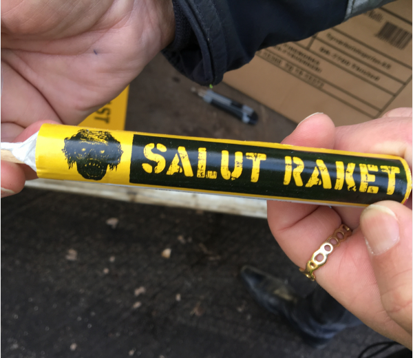 Outcast - salut raket